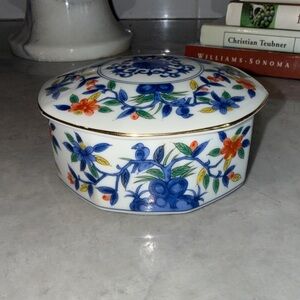 Vintage Blue White Floral Porcelain Trinket Box with Lid Chinoiserie